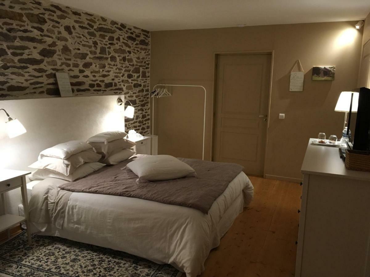 Les Bouyeres Bed and Breakfast Saint-Malon-sur-Mel Esterno foto